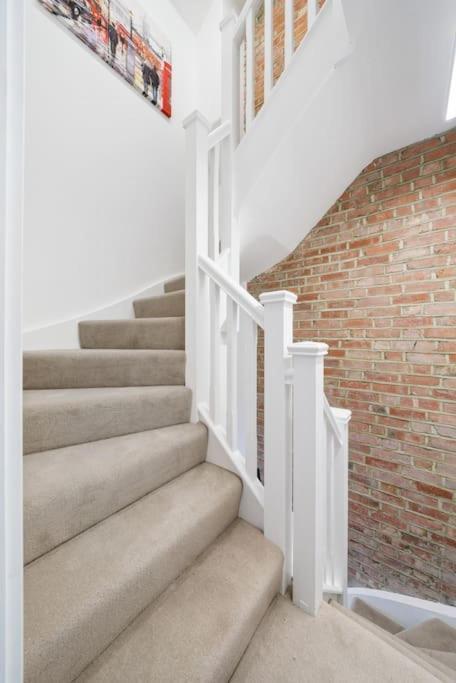 Newly Refurbished 2 Bed Flat Leilighet Mill Hill Eksteriør bilde